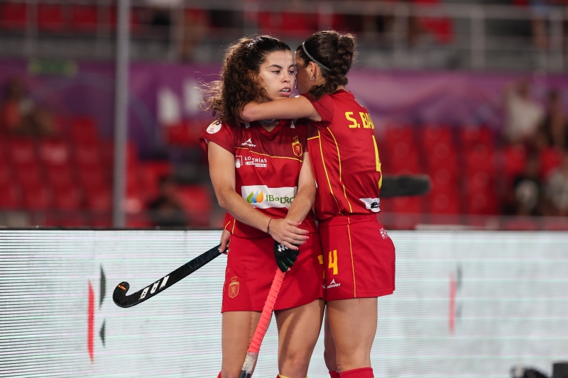 Redsticks fall to Hockeyroos in quarters, Leonas advance to semifinals